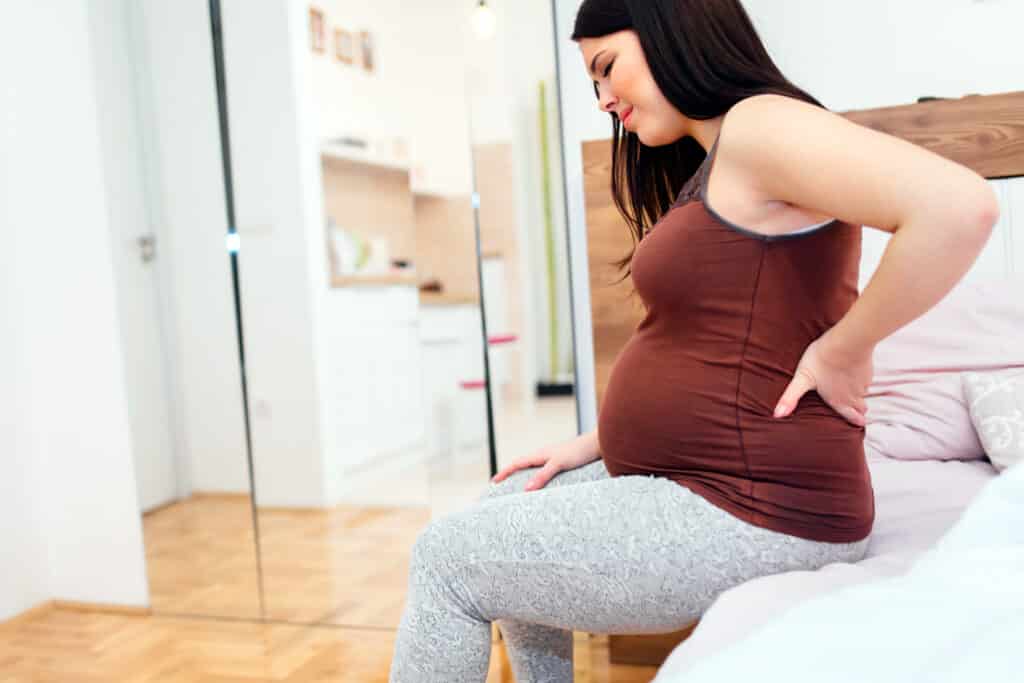 Rugpijn zwanger, rugpijn onderrug zwanger, rugpijn zwangerschap oefeningen - Fitness Nederland